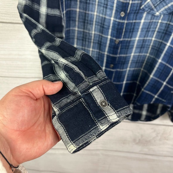 Cloth & Stone Plaid Blue Fade Button Front Flannel Top Size Medium - Picture 3 of 8